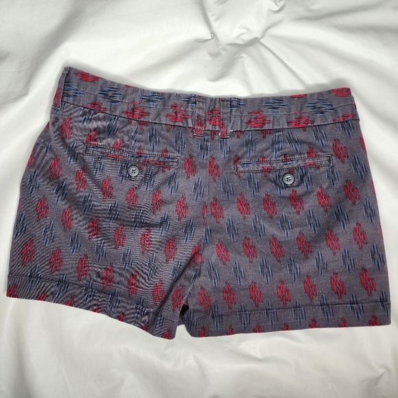 Khakis by GAP Shorts Mid Rise Gray Geometric Print The 3" Short  Women's Size 6 - Picture 2 of 10